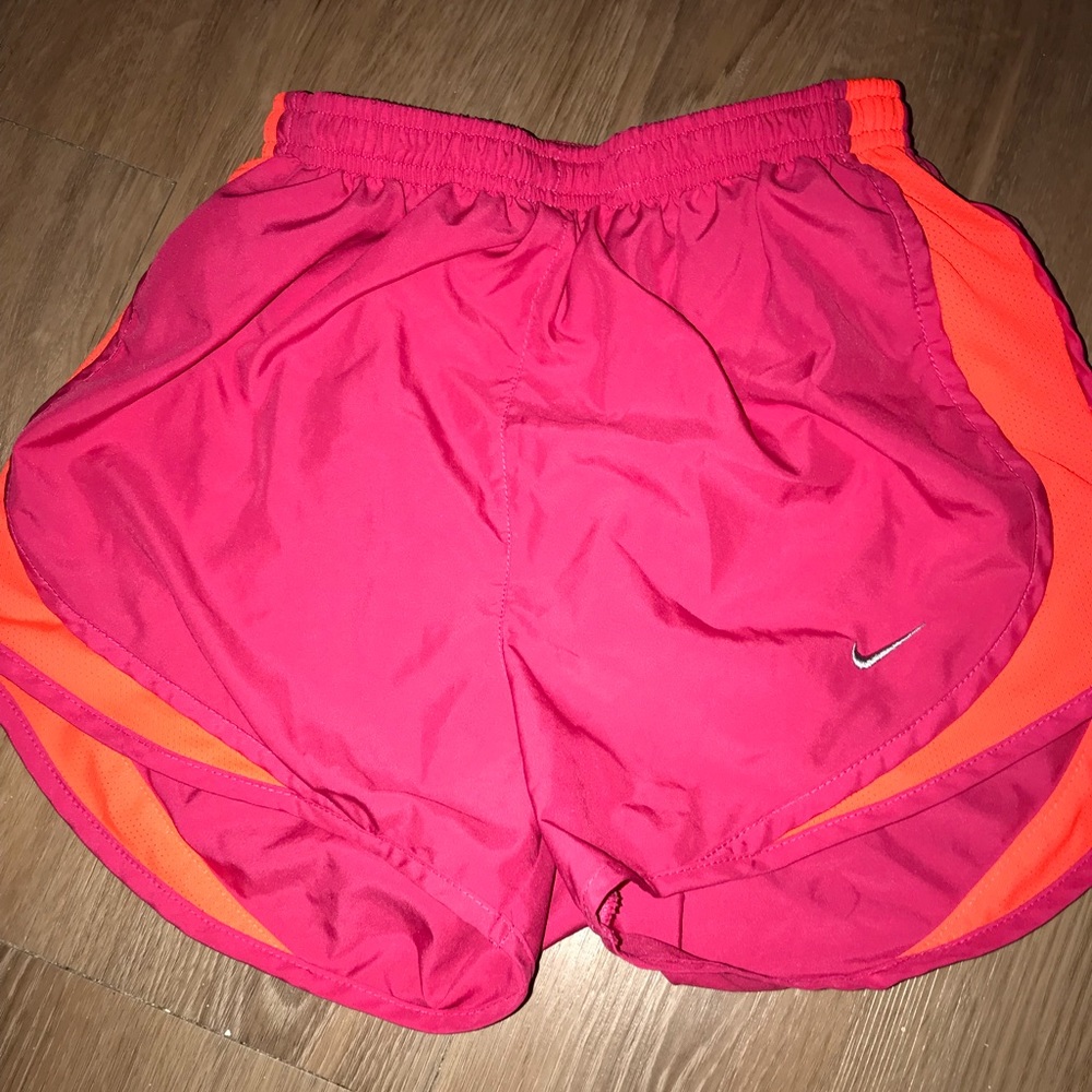 Nike shorts XS 💕🧡 *BUNDLE TO SAVE*